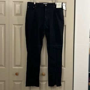 Skinny jeans with slit ankle